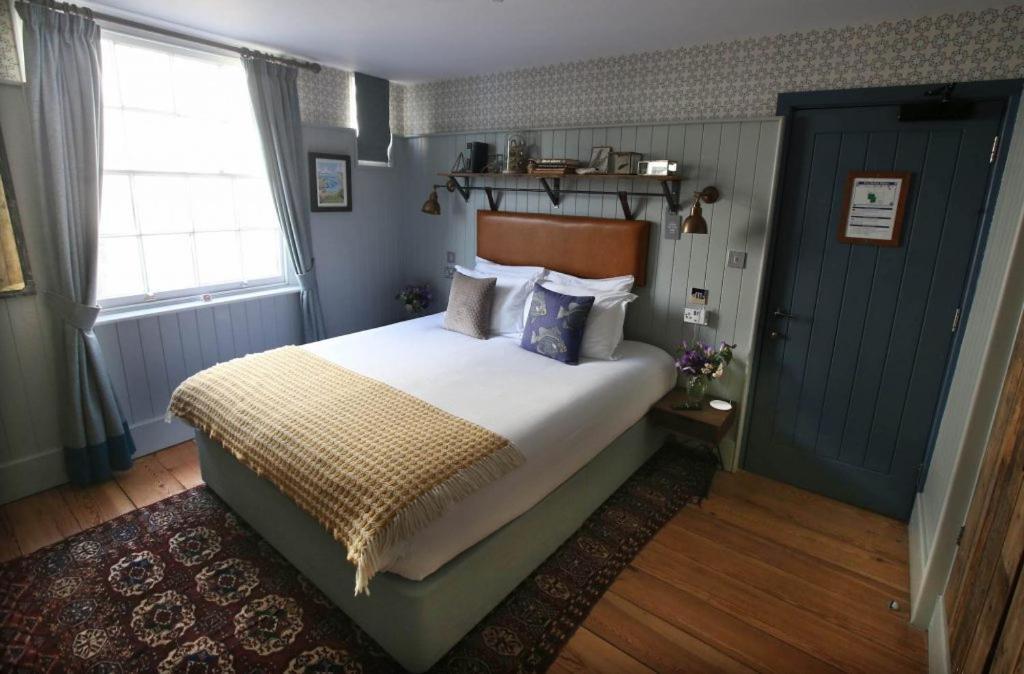 The Pilot Boat Hotel ไลม์รีจิส ภายนอก รูปภาพ